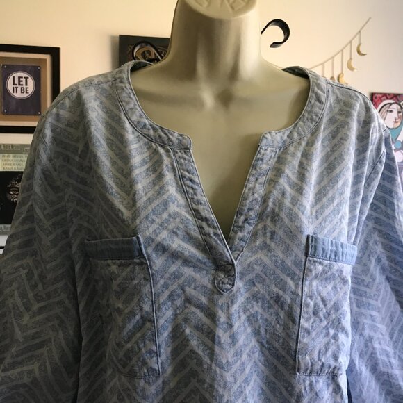 CHICO'S size 3 / XL Chambray Blue Printed Denim Popover Hi-Lo Tunic Top - Picture 2 of 4